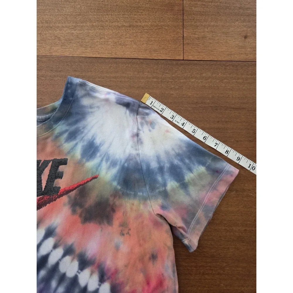 The Nike Tee Tie Dye Shirt‎ Youth Large Fuzzy Carpet Swoosh Athleisure